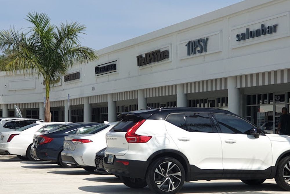 Cars parked in front of polo club shops in boca raton florida