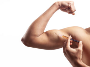 Man injecting himself to illustrate TRT